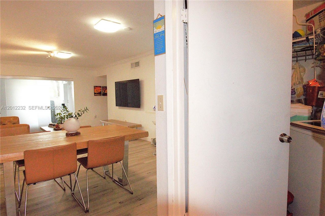10241 NW 9th St Cir , Unit 112-5, Miami, FL 33172 Photo