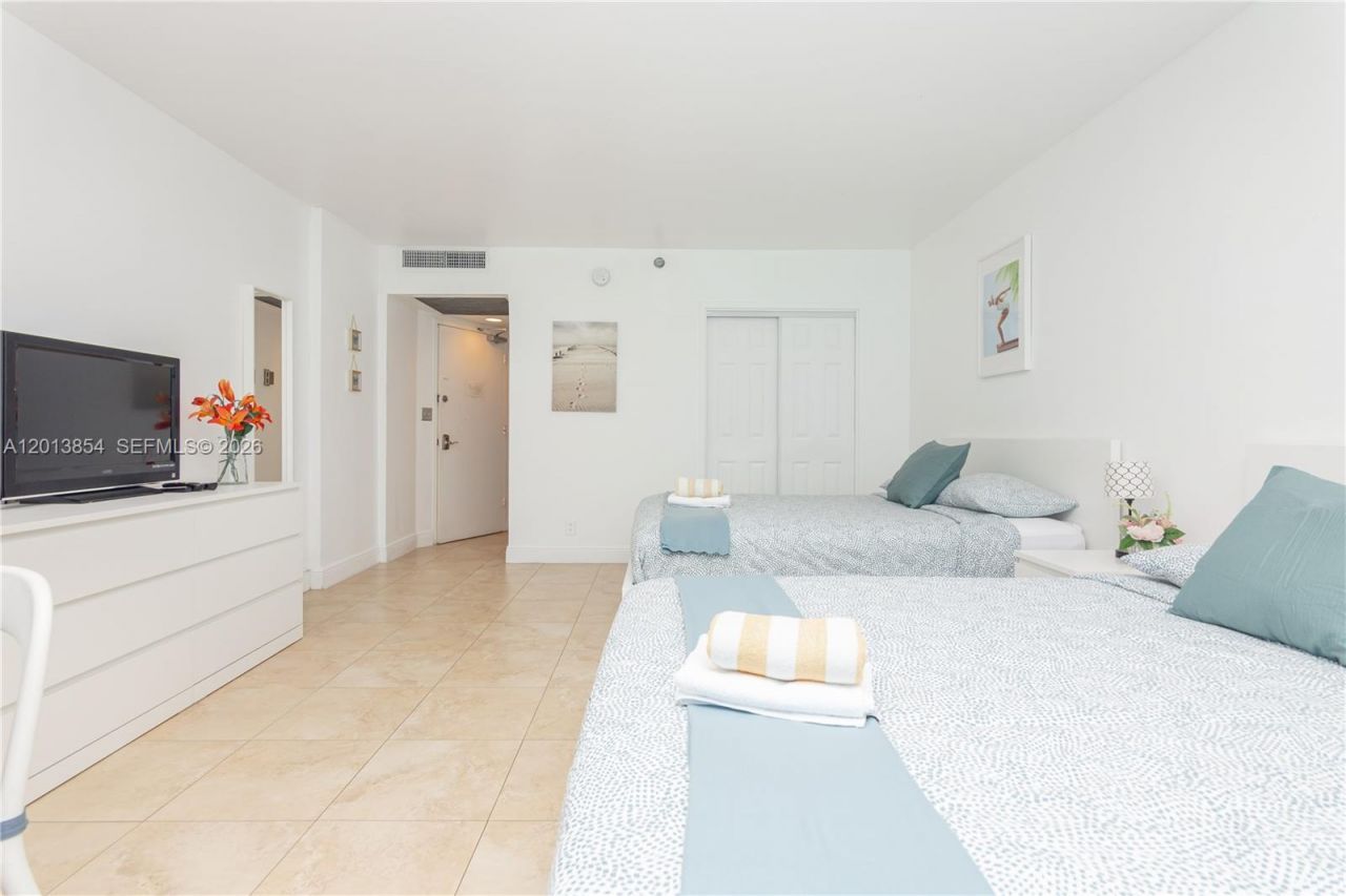 5445 Collins Ave , Unit 627, Miami Beach, FL 33140 Photo