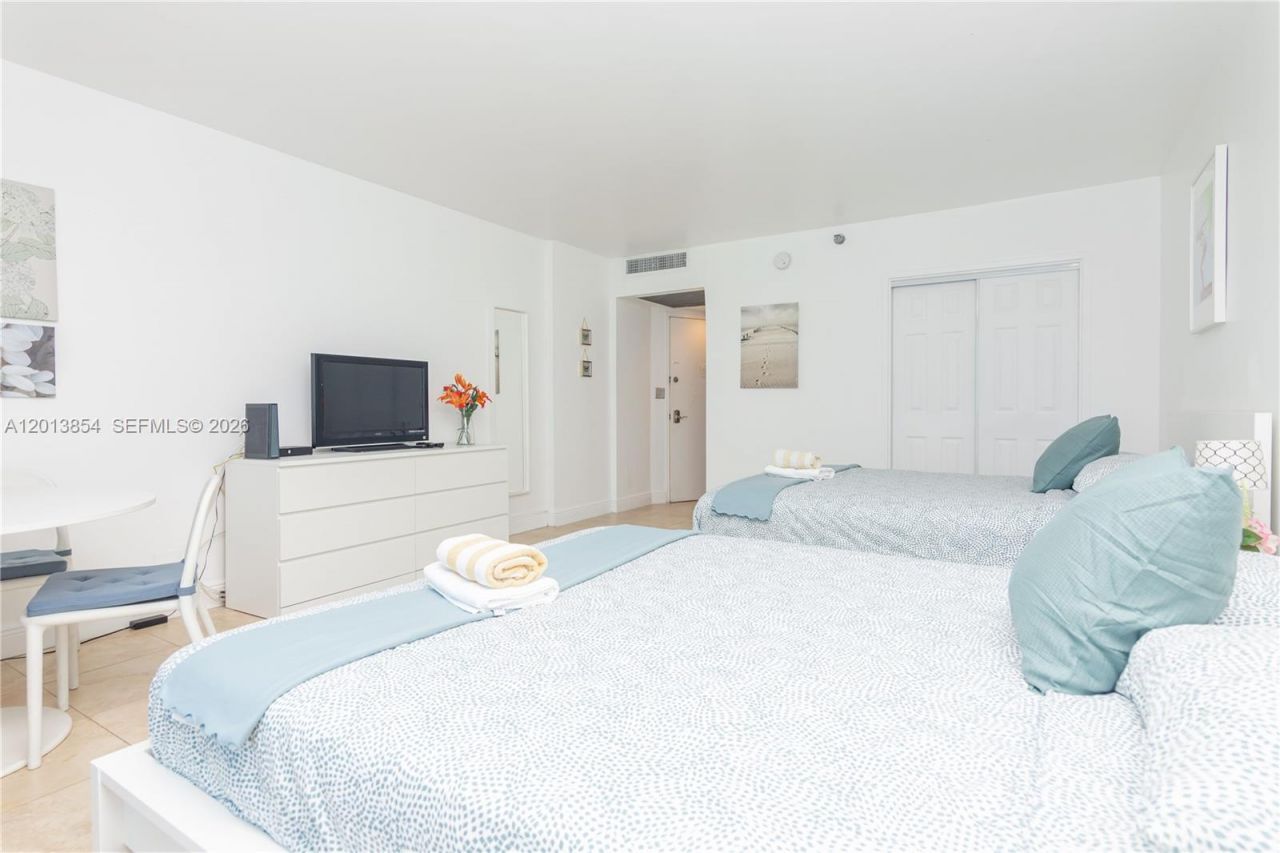 5445 Collins Ave , Unit 627, Miami Beach, FL 33140 Photo