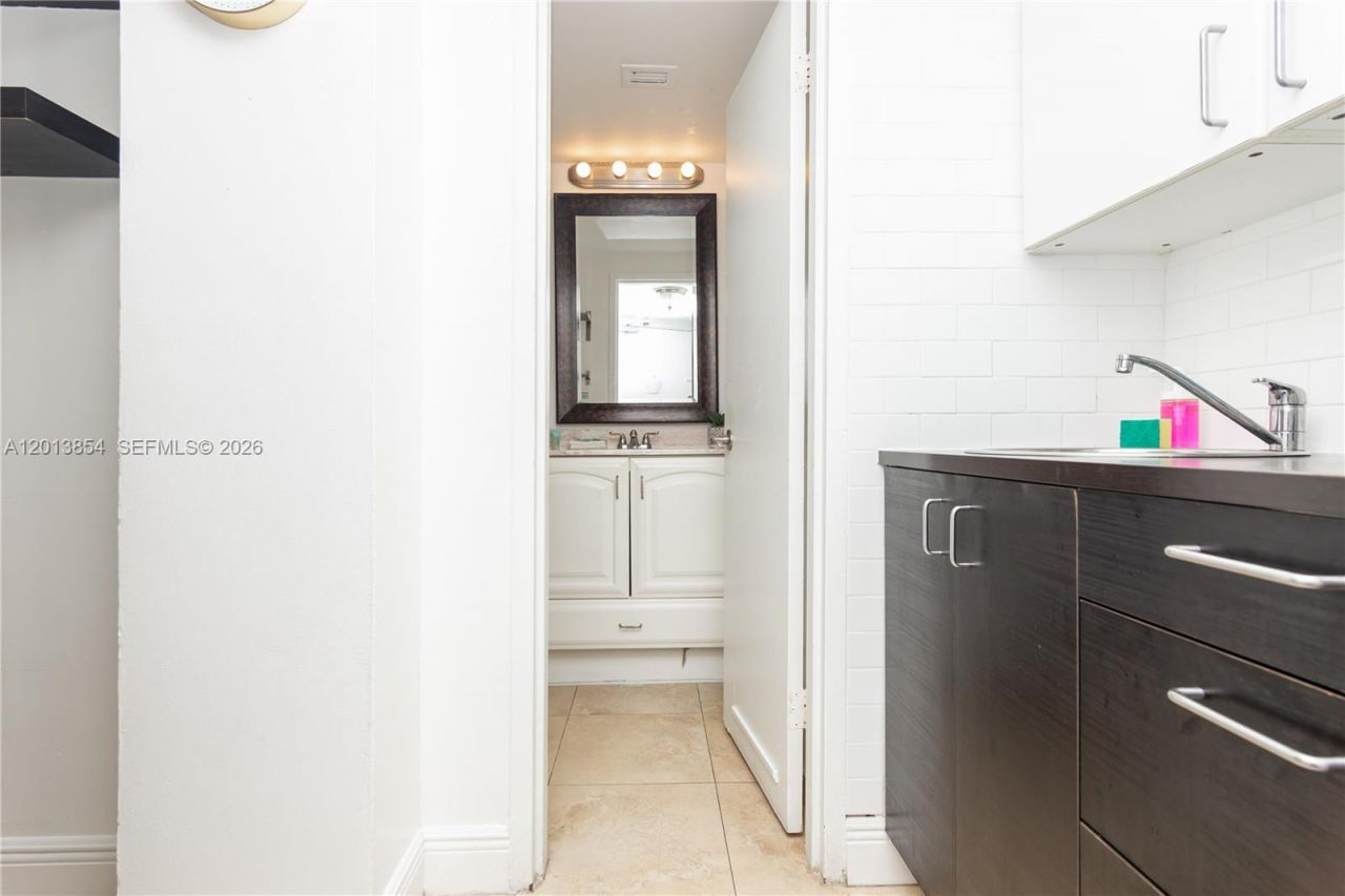 5445 Collins Ave , Unit 627, Miami Beach, FL 33140 Photo