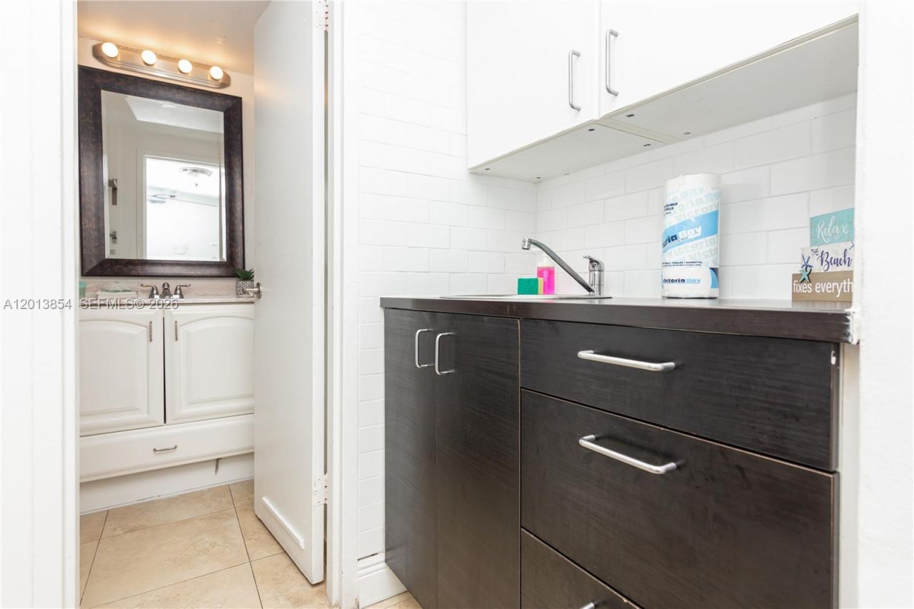 5445 Collins Ave , Unit 627, Miami Beach, FL 33140 Photo