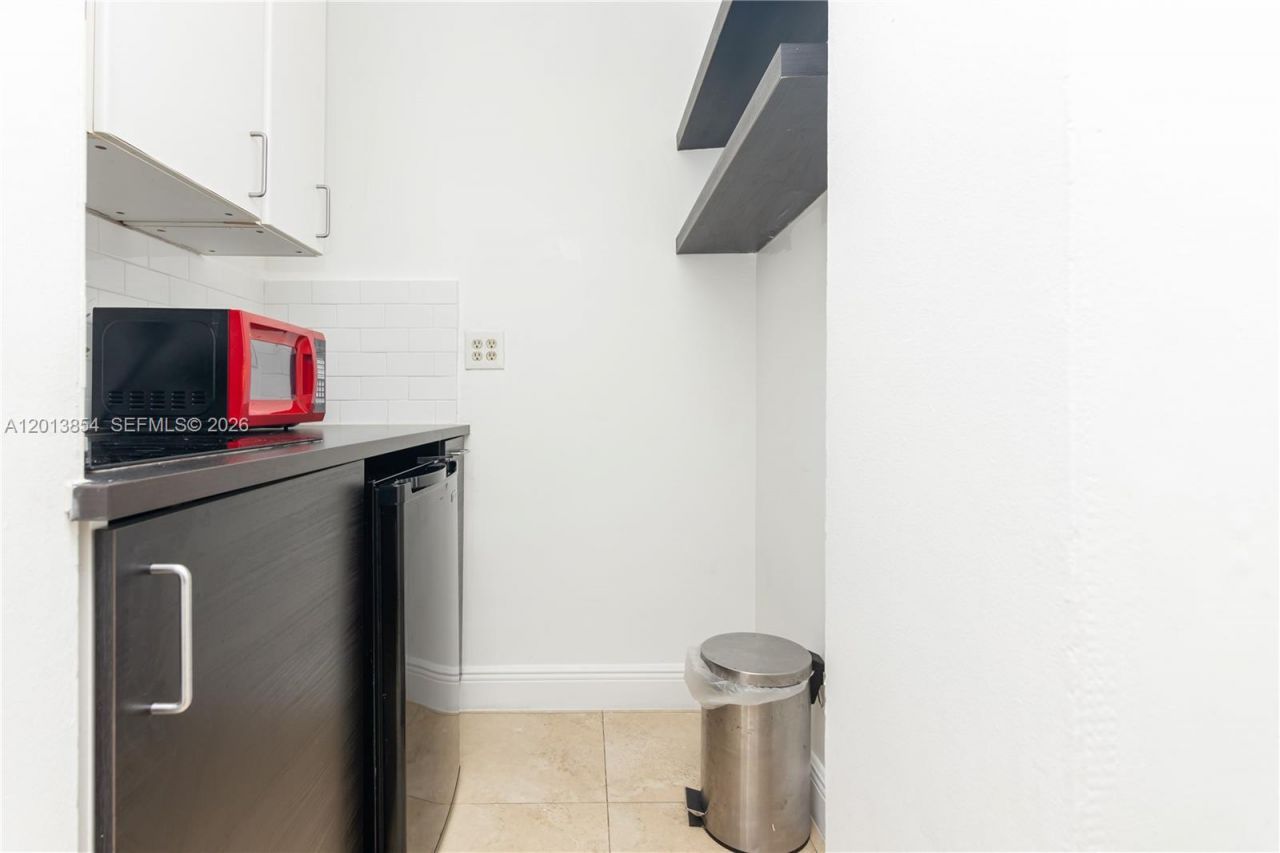 5445 Collins Ave , Unit 627, Miami Beach, FL 33140 Photo