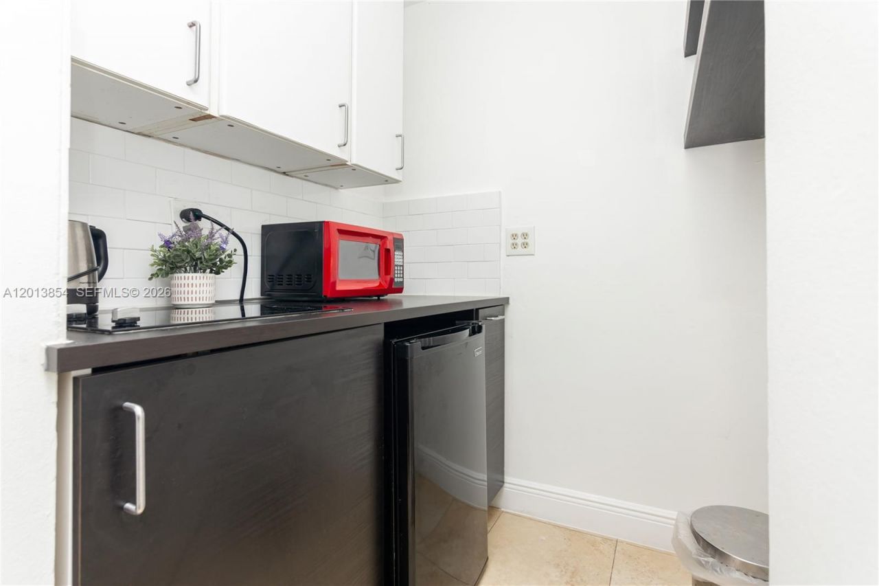 5445 Collins Ave , Unit 627, Miami Beach, FL 33140 Photo