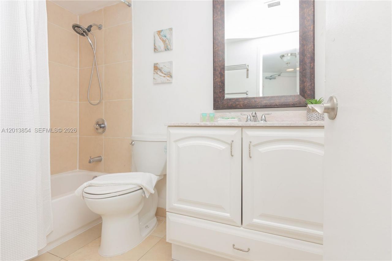 5445 Collins Ave , Unit 627, Miami Beach, FL 33140 Photo