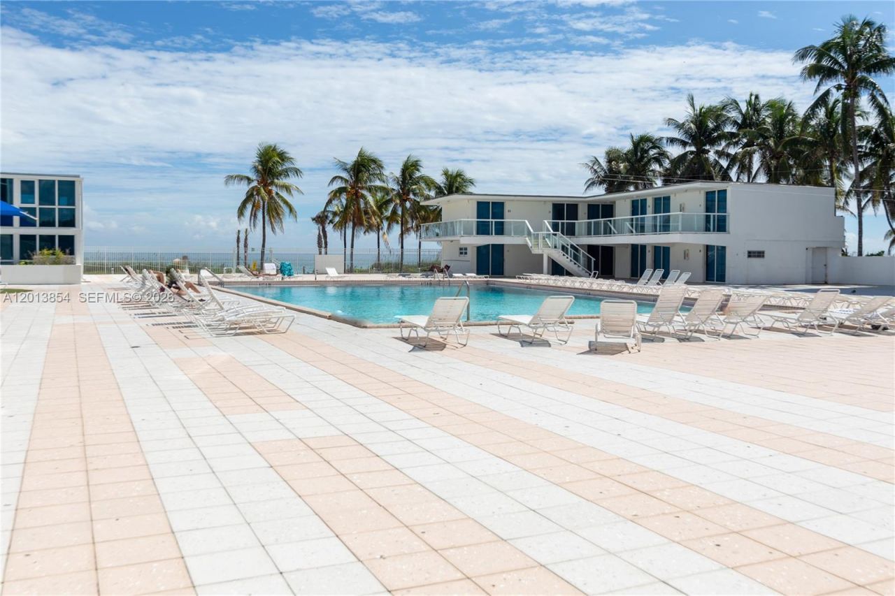 5445 Collins Ave , Unit 627, Miami Beach, FL 33140 Photo