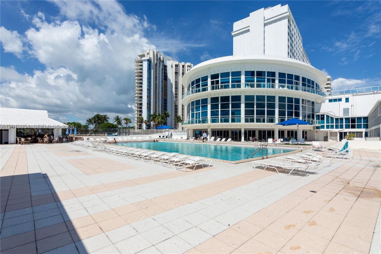 5445 Collins Ave , Unit 627, Miami Beach, FL 33140 Photo