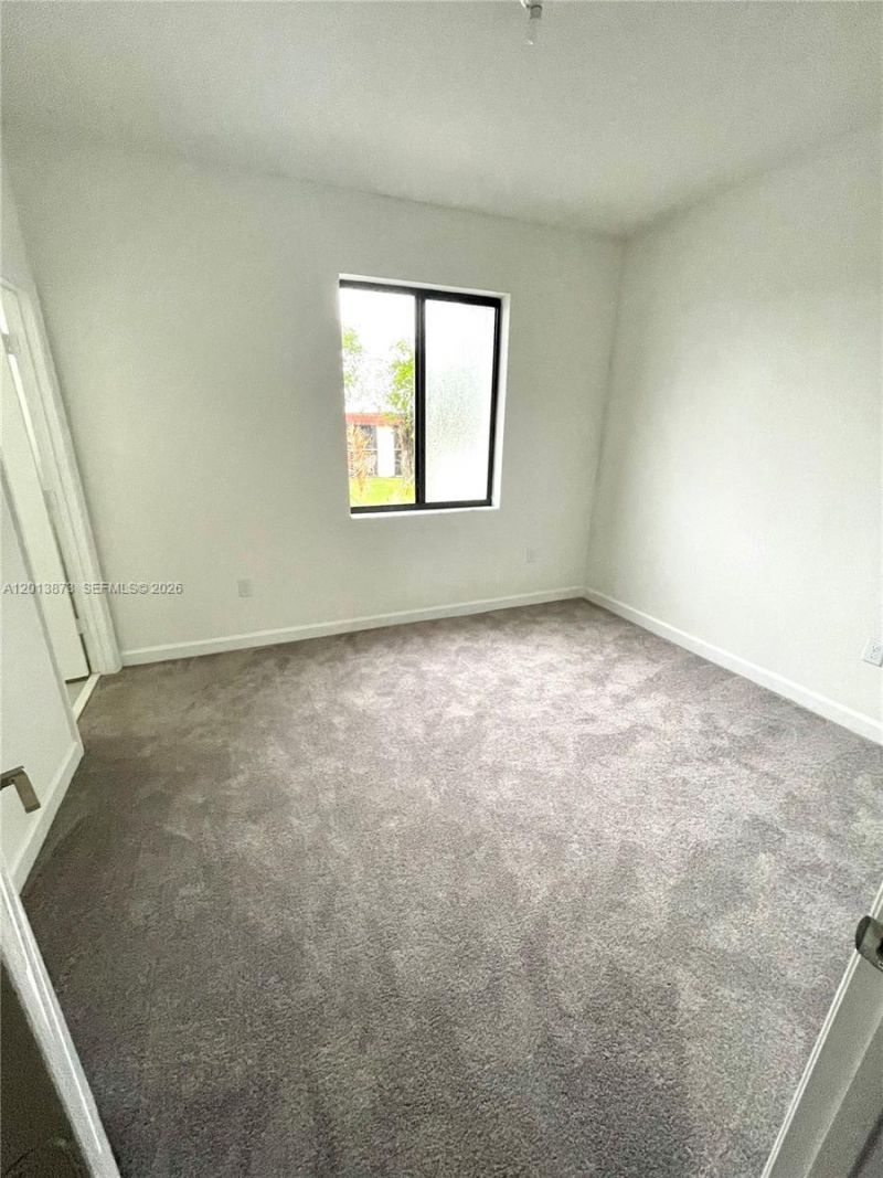 929 NE 211th St , Miami, FL 33179 Photo