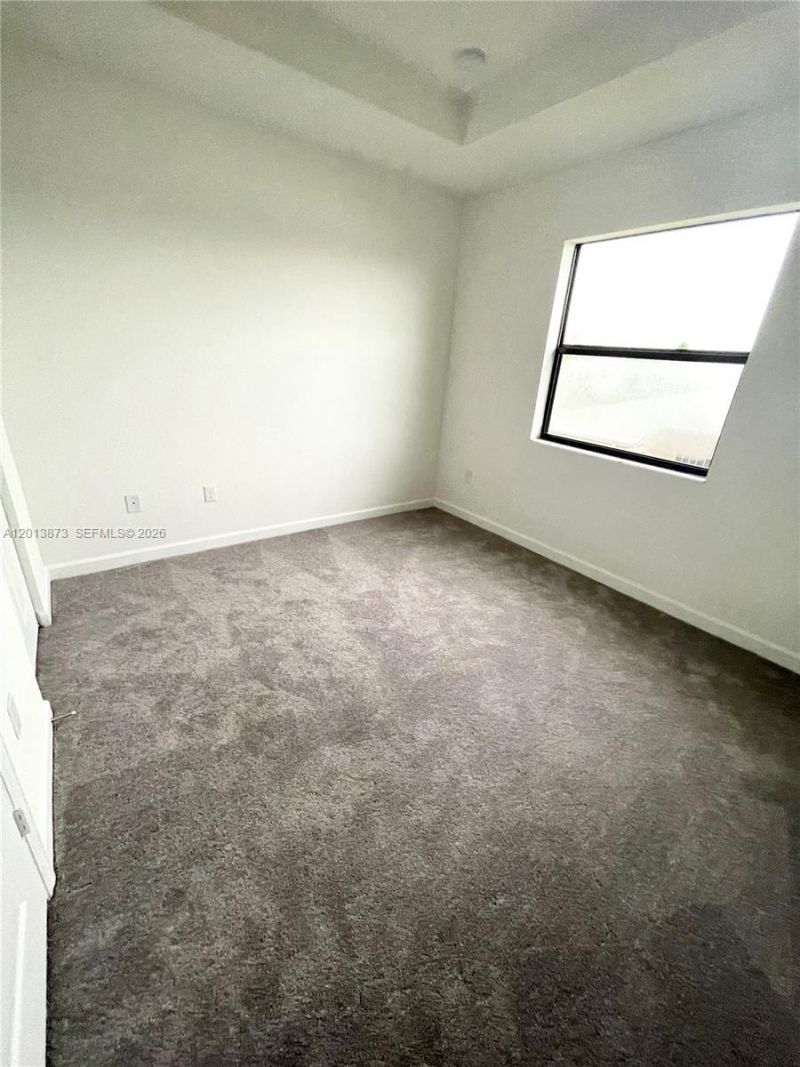 929 NE 211th St , Miami, FL 33179 Photo