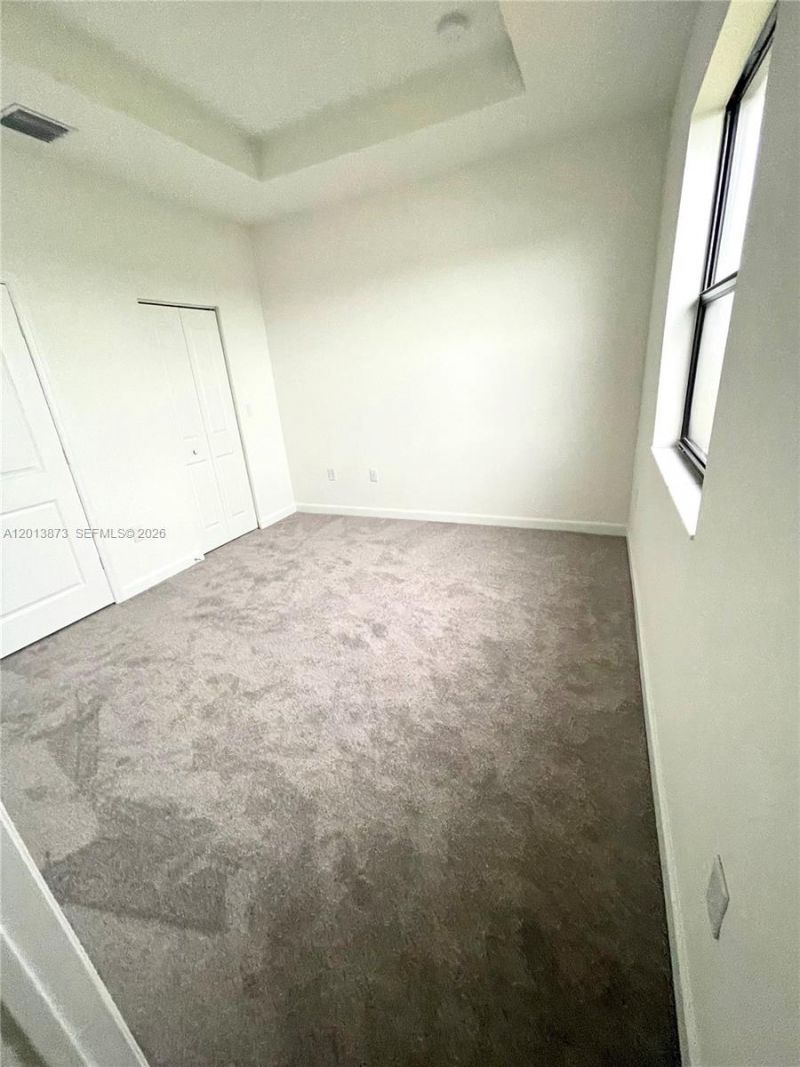 929 NE 211th St , Miami, FL 33179 Photo