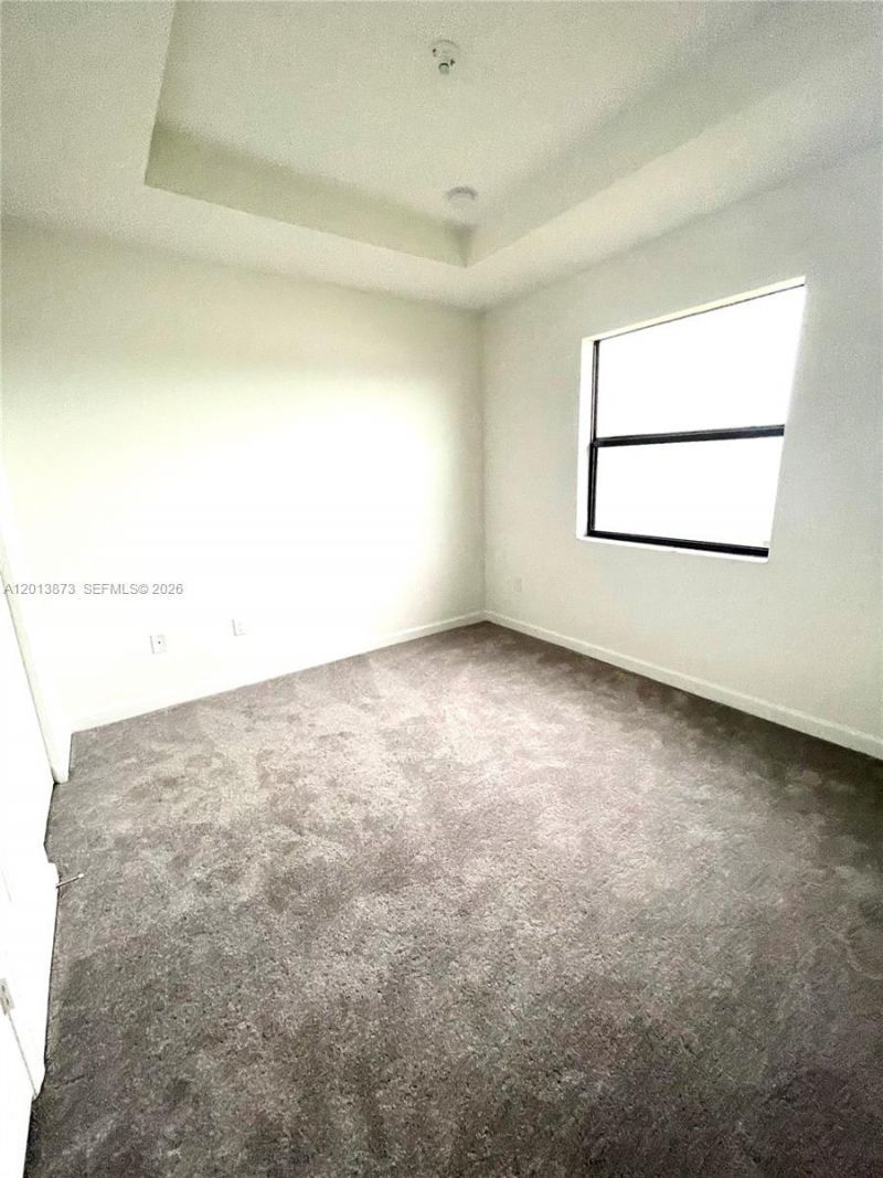 929 NE 211th St , Miami, FL 33179 Photo