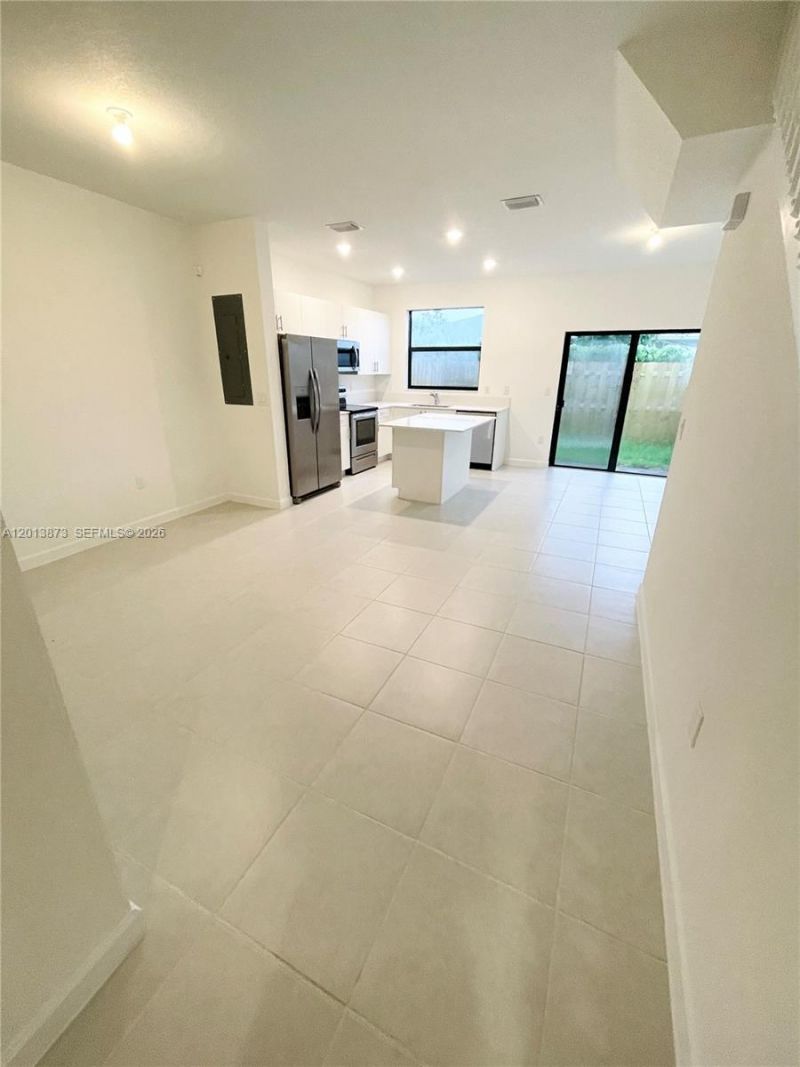 929 NE 211th St , Miami, FL 33179 Photo