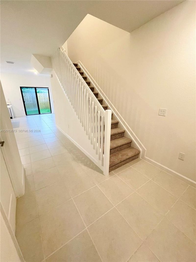 929 NE 211th St , Miami, FL 33179 Photo
