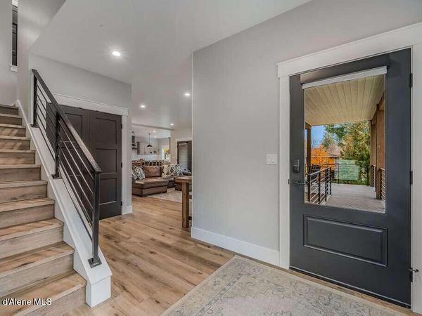 422 S 3rd AVE , Sandpoint, ID 83864