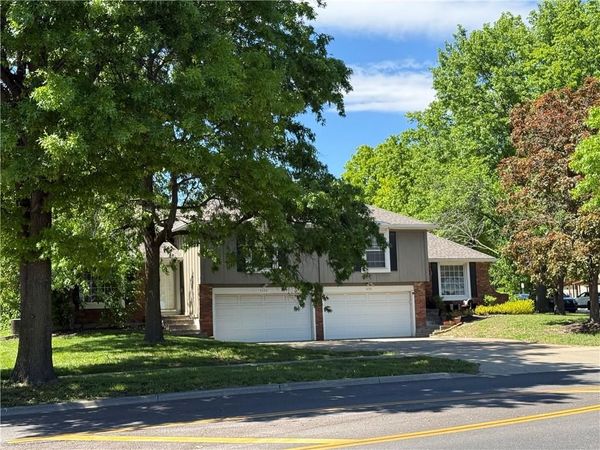 4290 Somerset Drive, Prairie Village, KS 66207