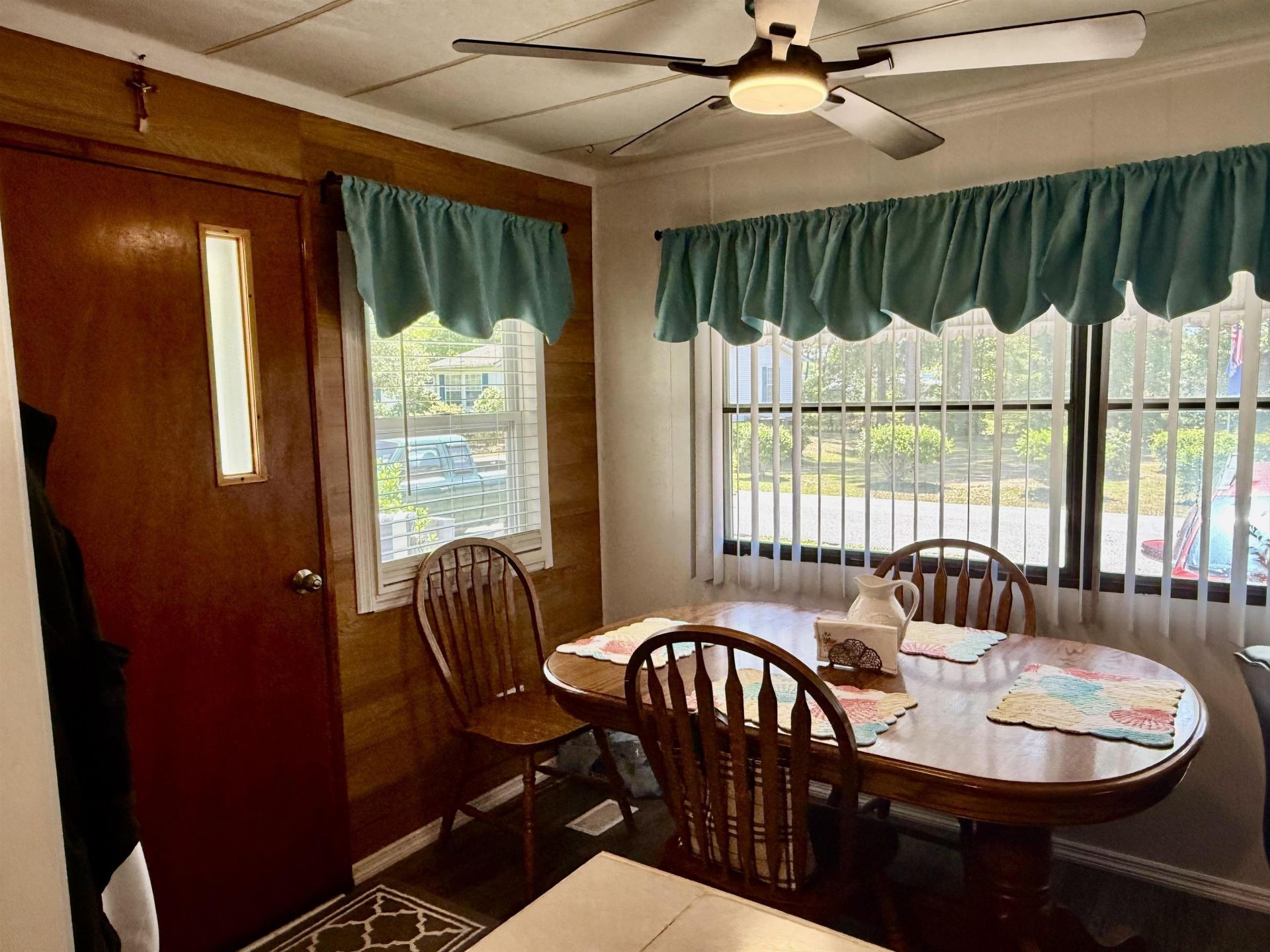 2926 Holly Rd.  Photo 5