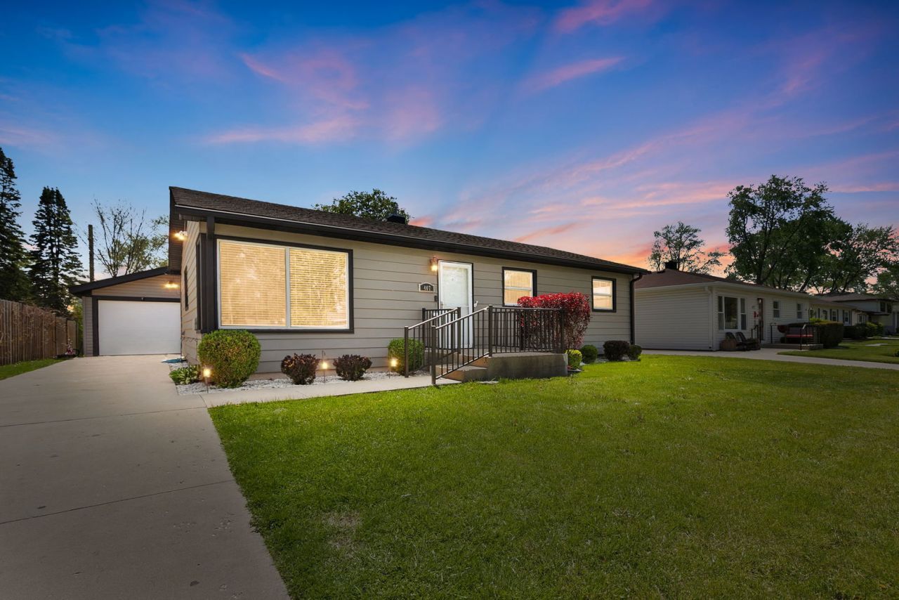 407 Bonniebrook Avenue, Mundelein, IL 60060 Main Photo