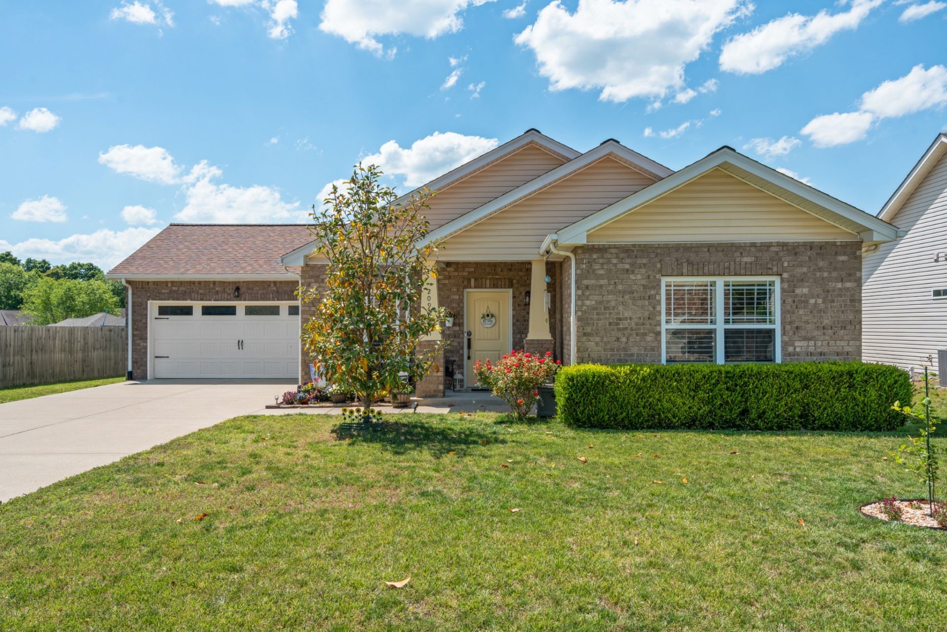 209 Wyburn Pl, Burns, TN 37029 Main Photo