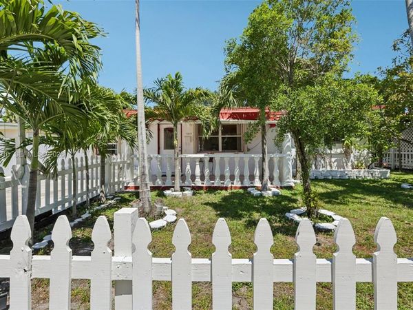 1215 S 24th Ave , Hollywood, FL 33020