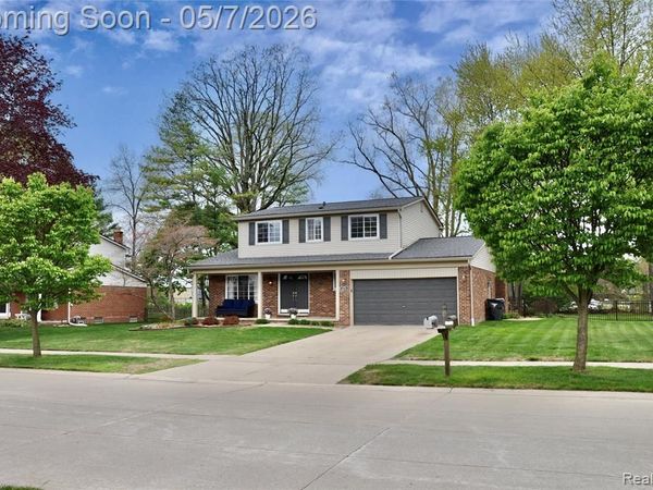 5443 English Drive , Troy, MI 48085