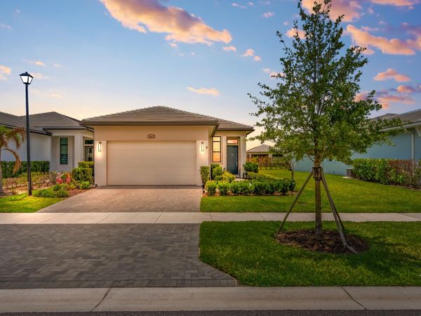 9013 SW Vetta Way, Port St. Lucie, FL 34987