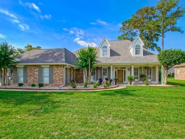 93 LONGWOOD Drive , Mandeville, LA 70471