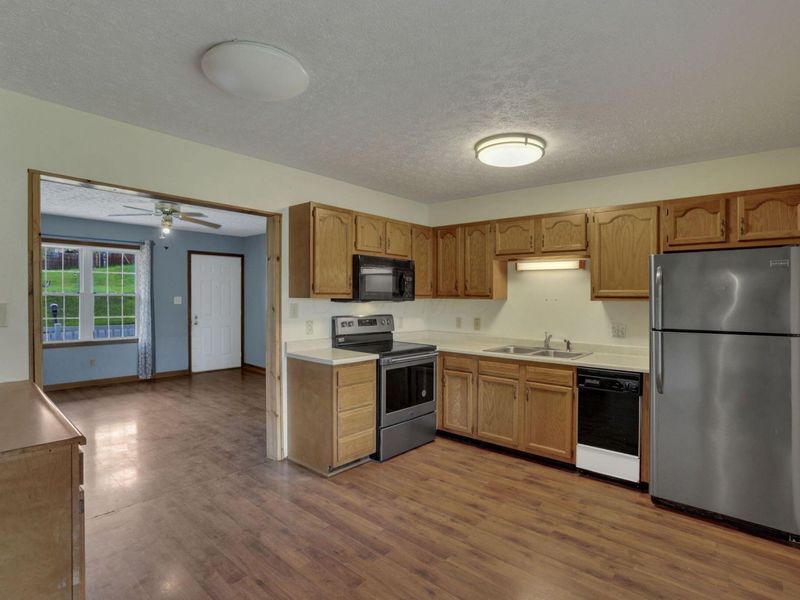29654 Cherrycrest Drive, Logan, OH 43138 Photo 4