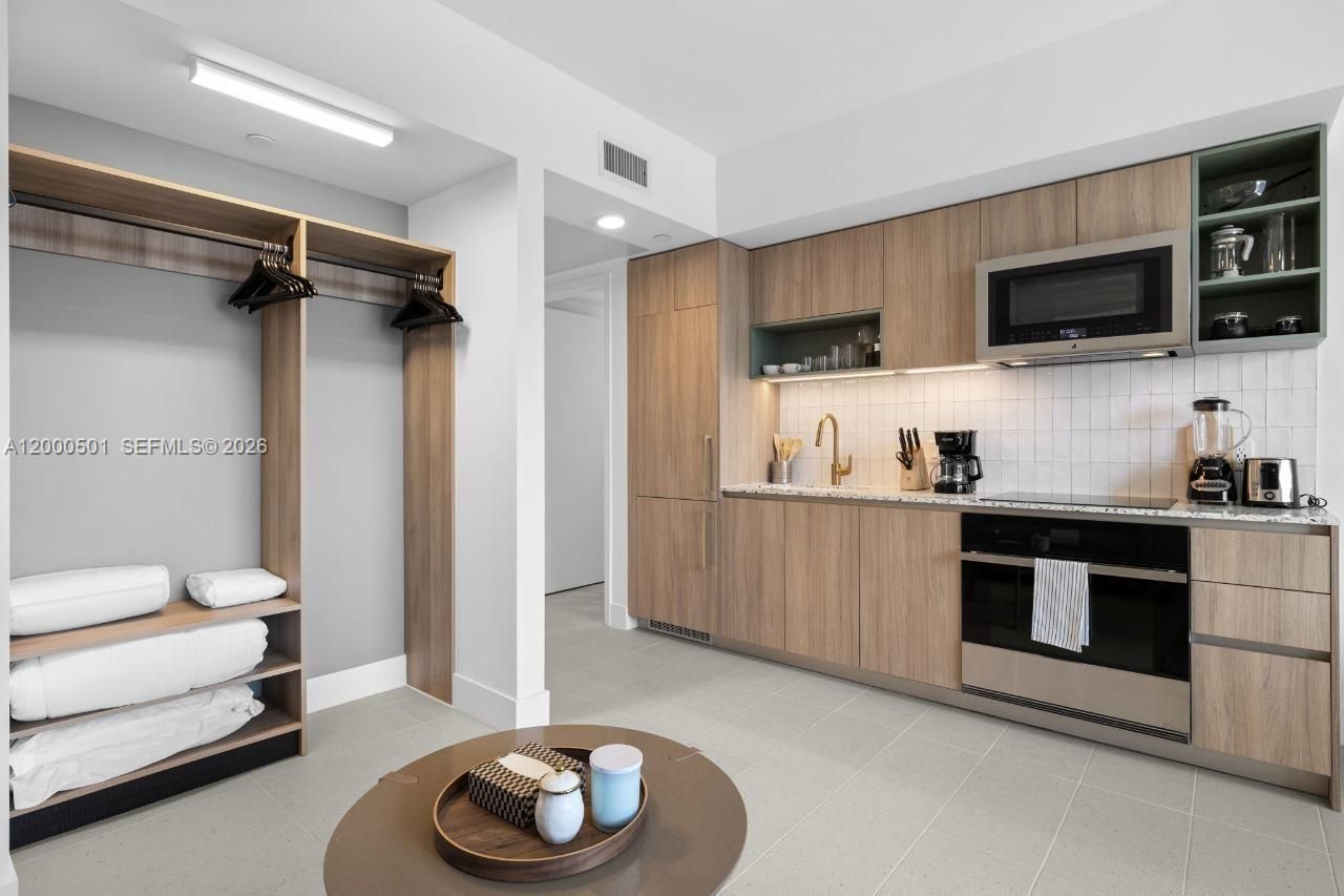159 NE 6 St St , Unit 3206, Miami, FL 33132 Photo