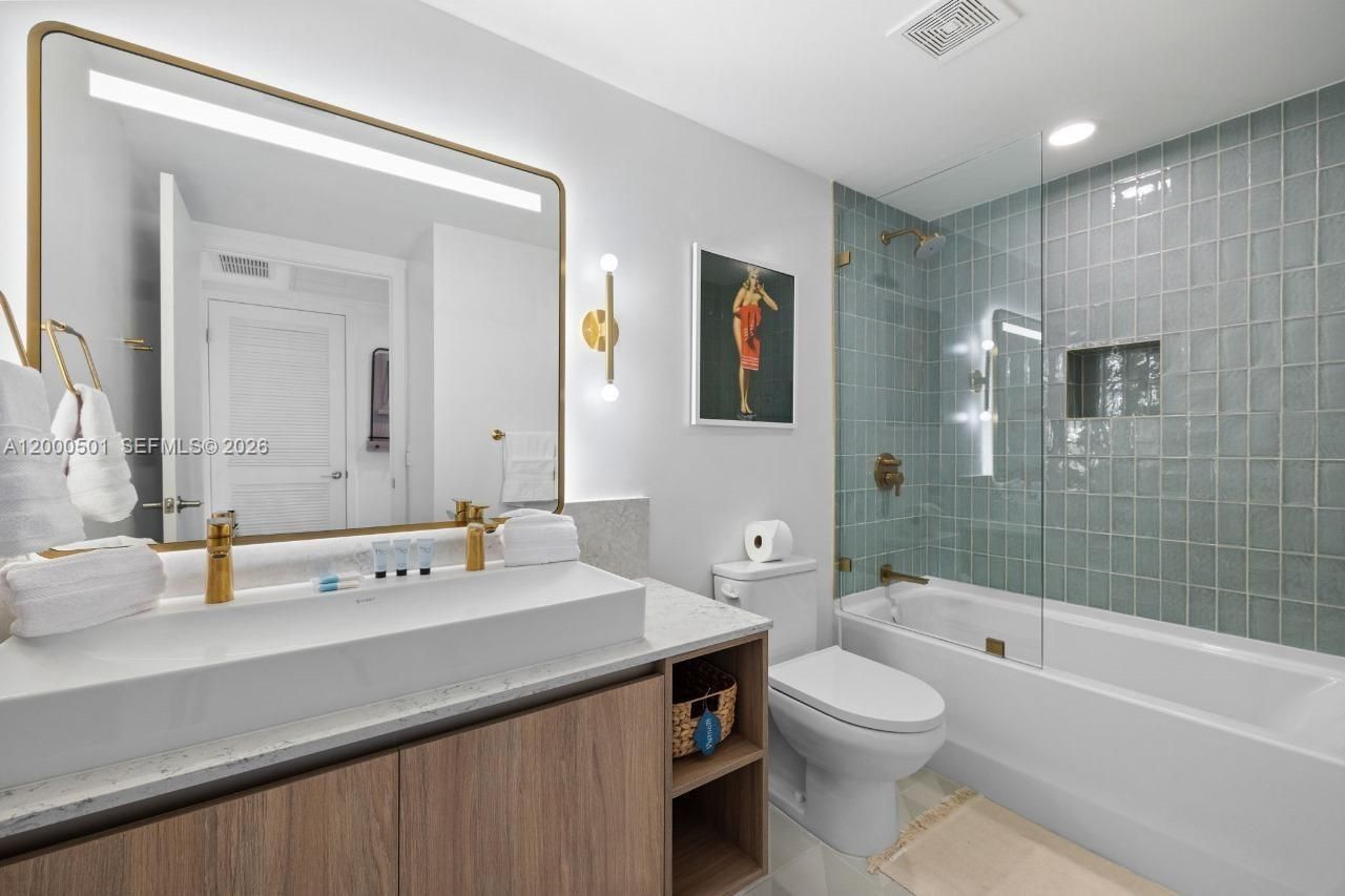 159 NE 6 St St , Unit 3206, Miami, FL 33132 Photo