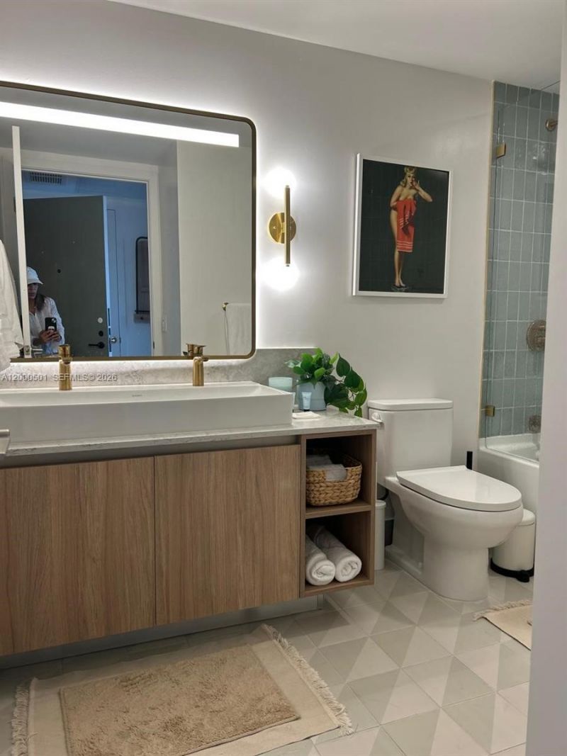 159 NE 6 St St , Unit 3206, Miami, FL 33132 Photo