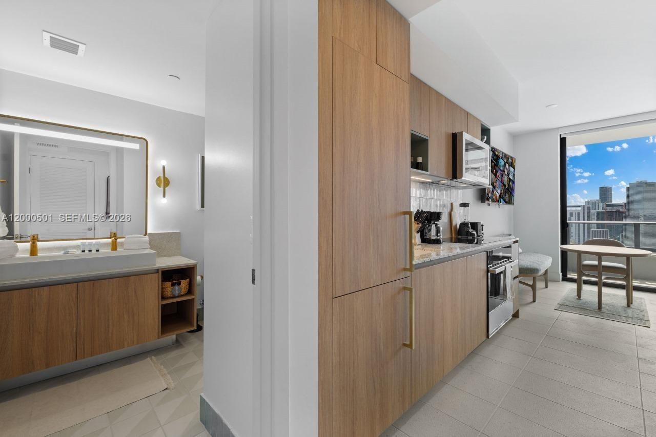 159 NE 6 St St , Unit 3206, Miami, FL 33132 Photo