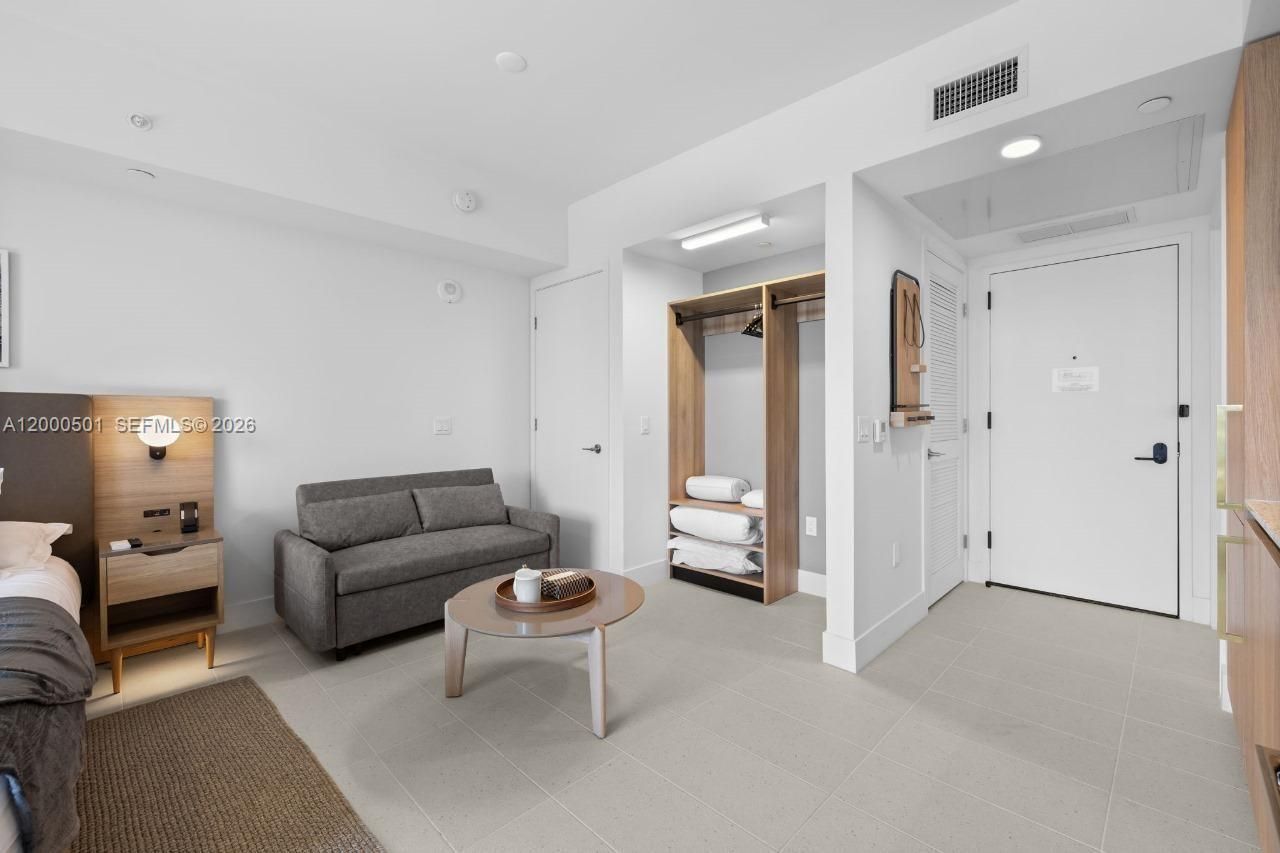 159 NE 6 St St , Unit 3206, Miami, FL 33132 Photo