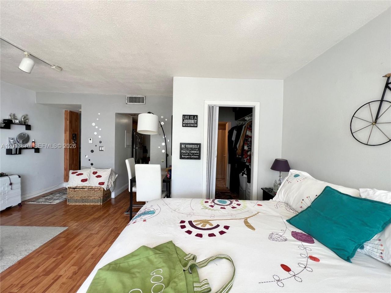 7545 E Treasure Dr, Unit 8I, North Bay Village, FL 33141 Photo