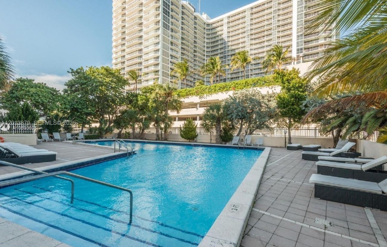 7545 E Treasure Dr, Unit 8I, North Bay Village, FL 33141 Photo