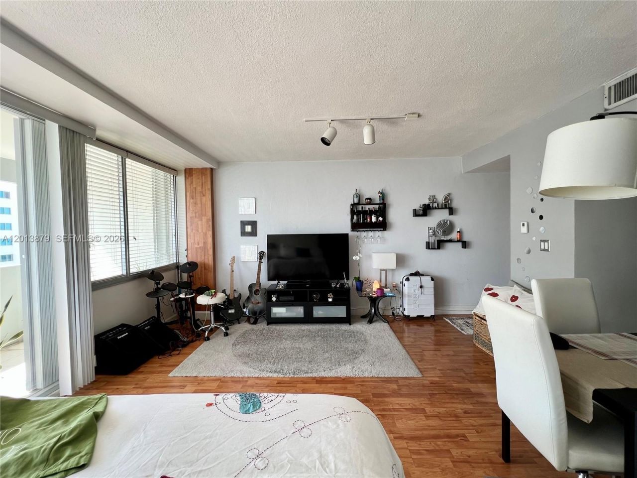 7545 E Treasure Dr, Unit 8I, North Bay Village, FL 33141 Photo