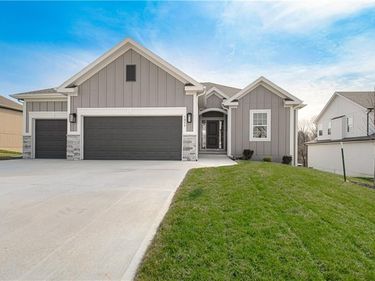 621 E 13th Street, Kearney, MO 64060