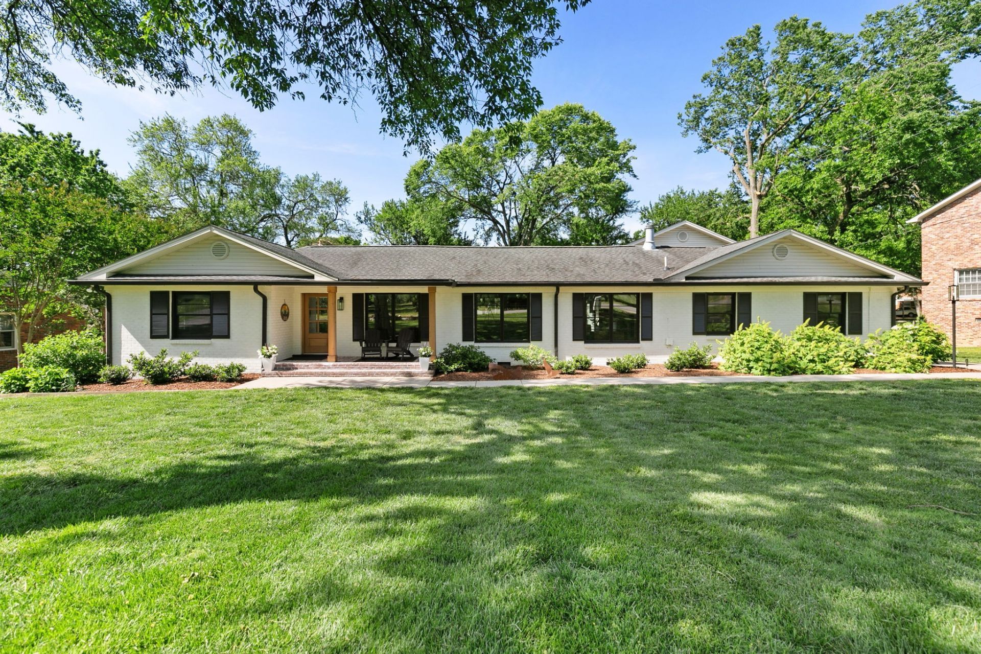 647 Oakley Dr , Nashville, TN 37220 Main Photo