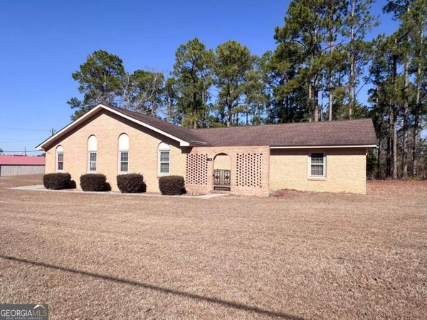 564 W Oglethorpe Avenue, Lyons, GA 30436