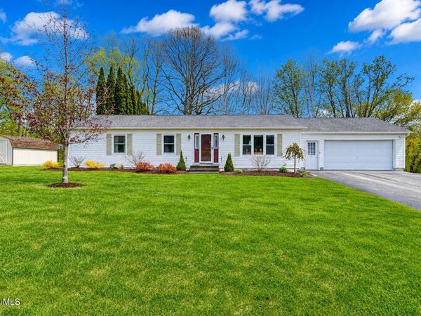 4 Falcon Crest Drive, Johnstown, NY 12095