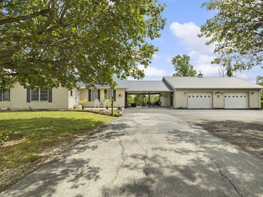 11279 Kentucky 196 , Nancy, KY 42544
