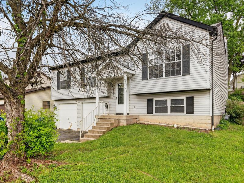 4906 River Trail Court, Columbus, OH 43228 Photo 2