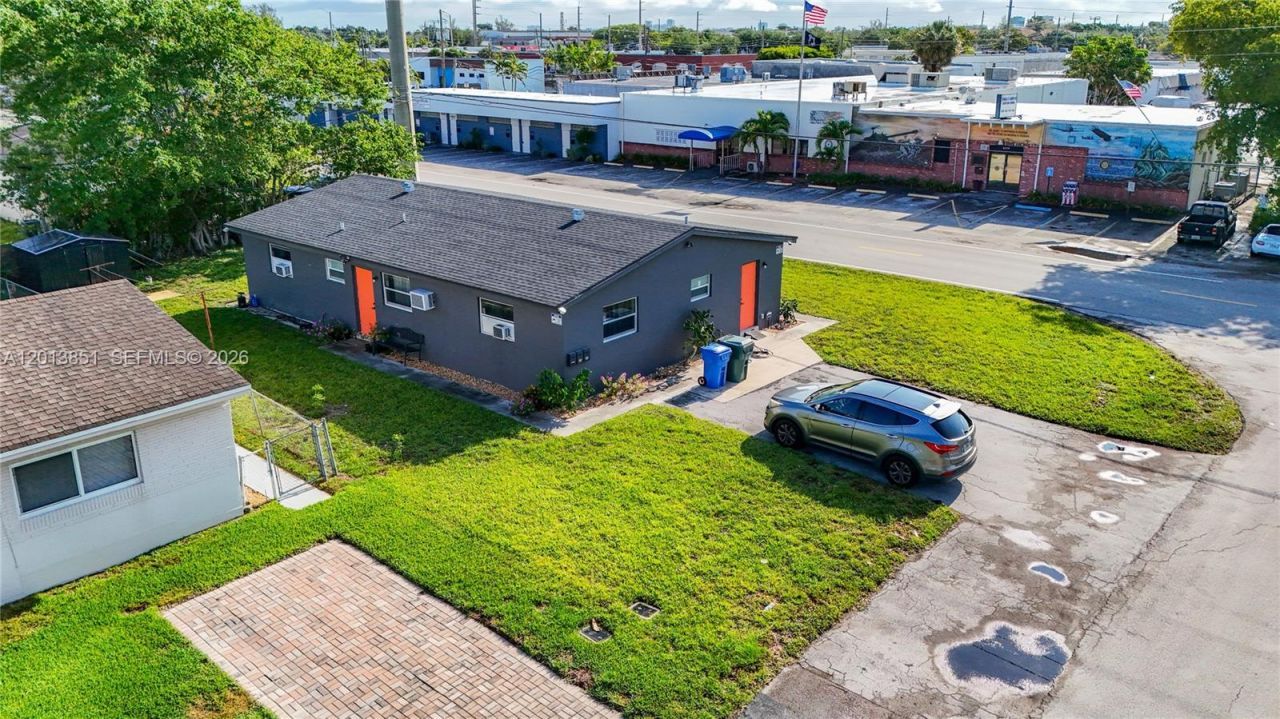 391 NE 42nd Ct, Unit North, Oakland Park, FL 33334 Photo