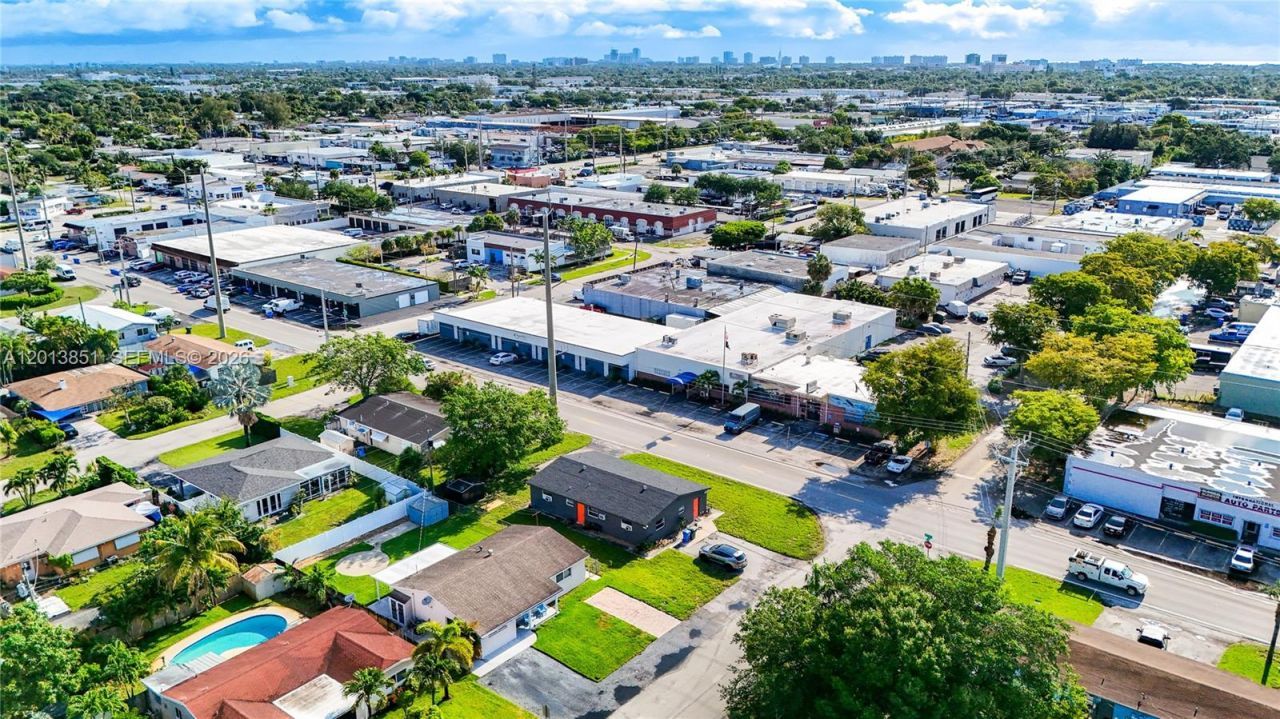 391 NE 42nd Ct, Unit North, Oakland Park, FL 33334 Photo