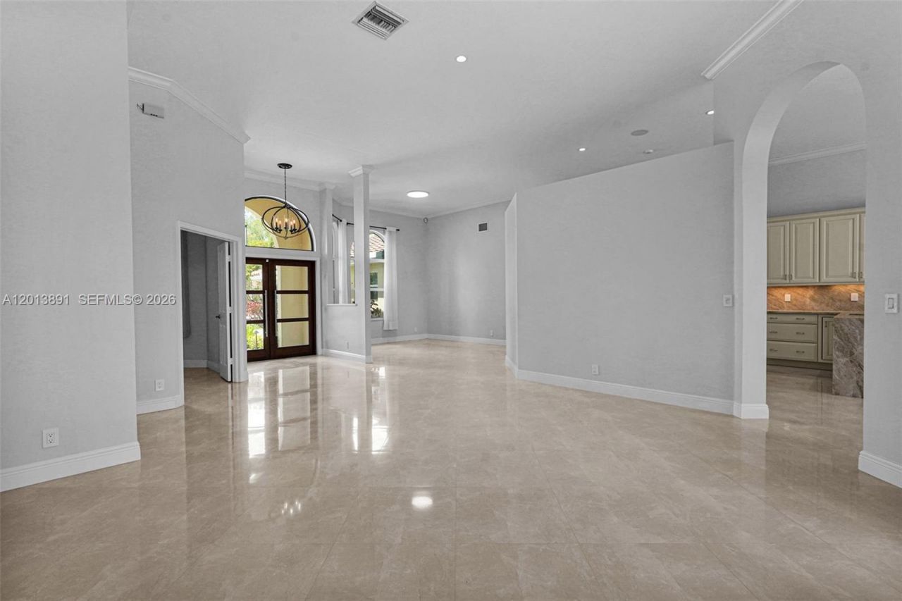 2715 Edgewater Court , Weston, FL 33332 Photo