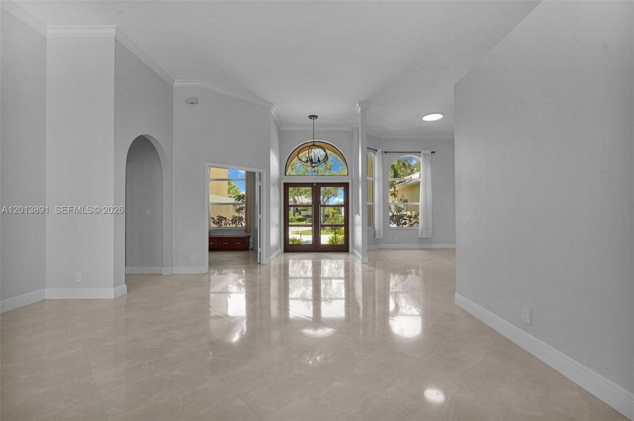 2715 Edgewater Court , Weston, FL 33332 Photo