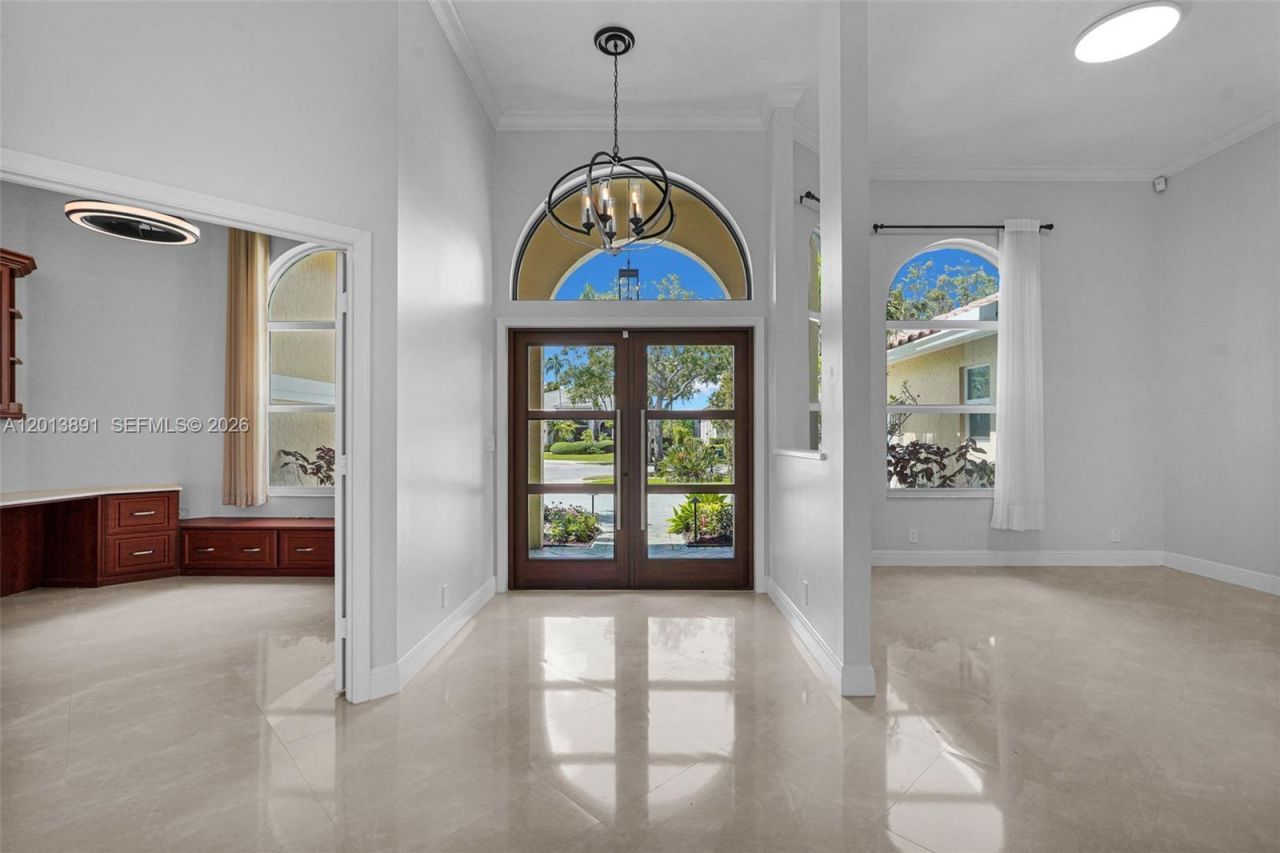 2715 Edgewater Court , Weston, FL 33332 Photo