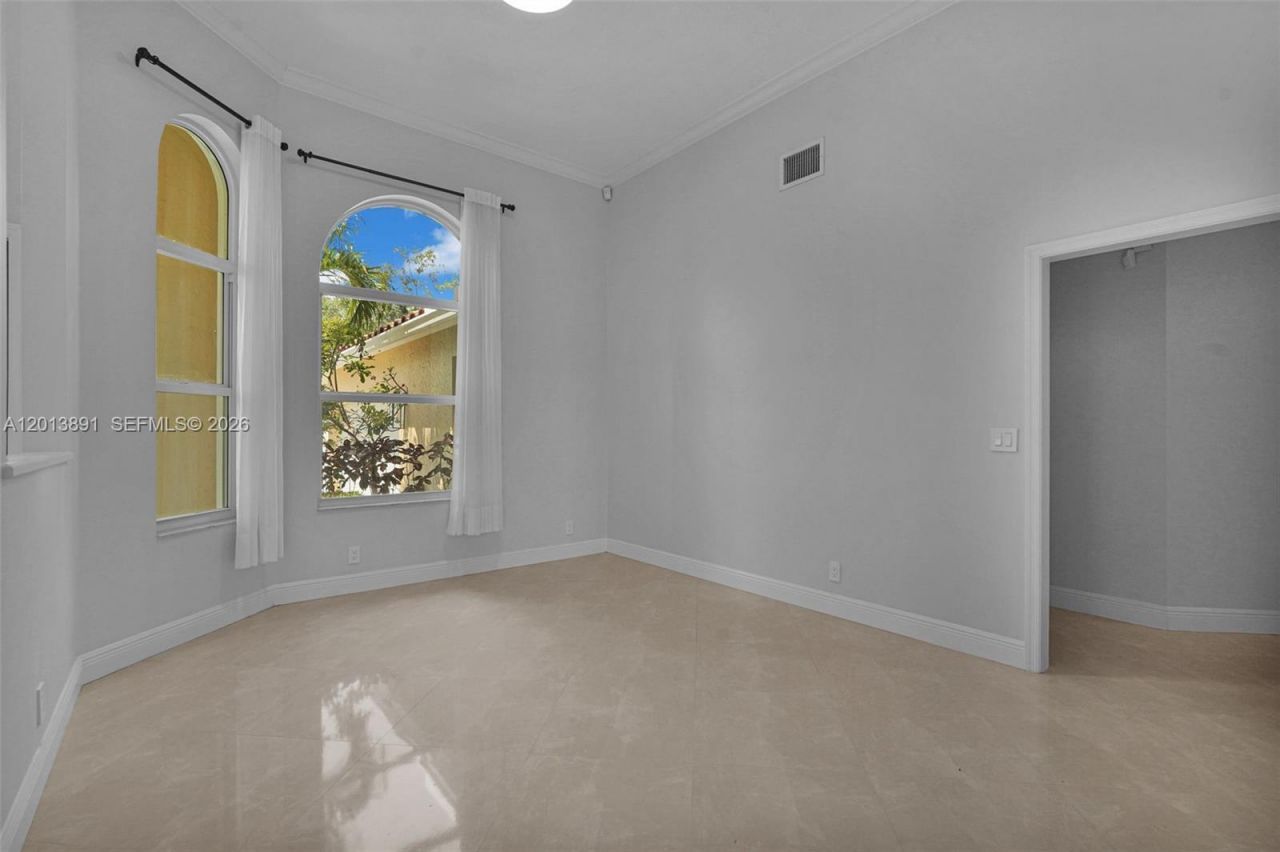 2715 Edgewater Court , Weston, FL 33332 Photo