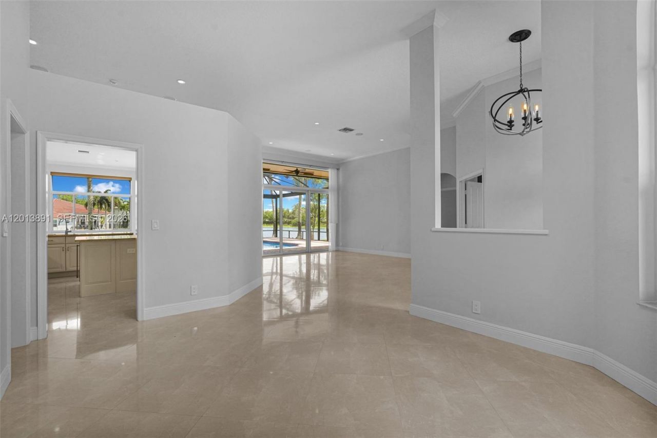 2715 Edgewater Court , Weston, FL 33332 Photo
