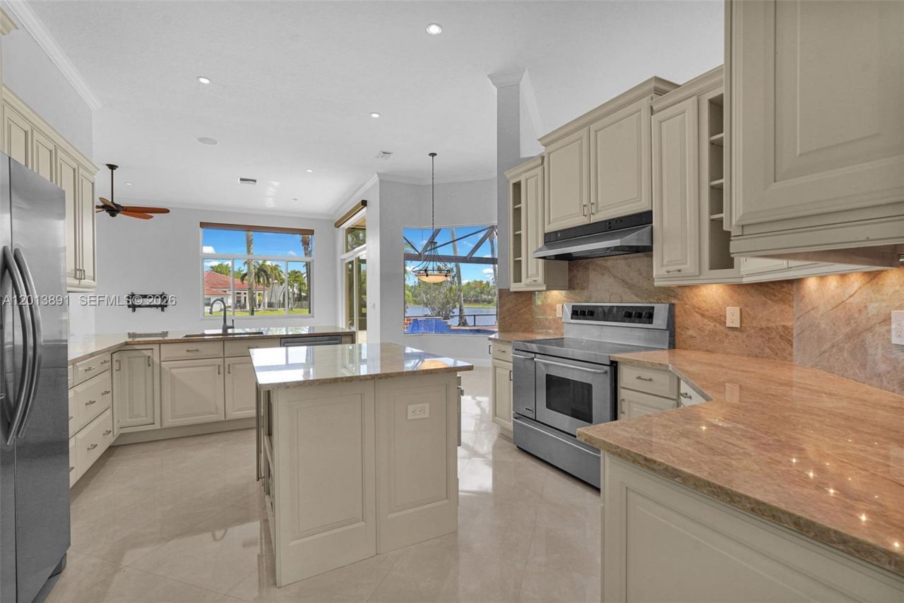 2715 Edgewater Court , Weston, FL 33332 Photo