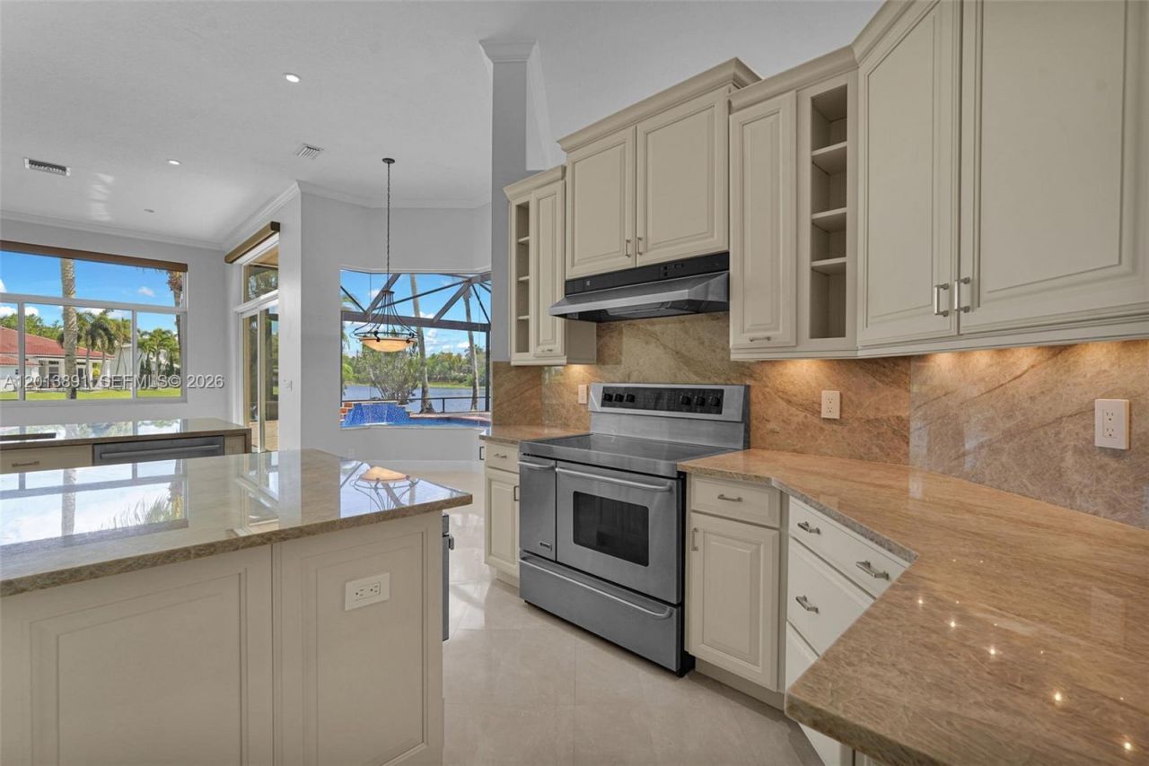 2715 Edgewater Court , Weston, FL 33332 Photo