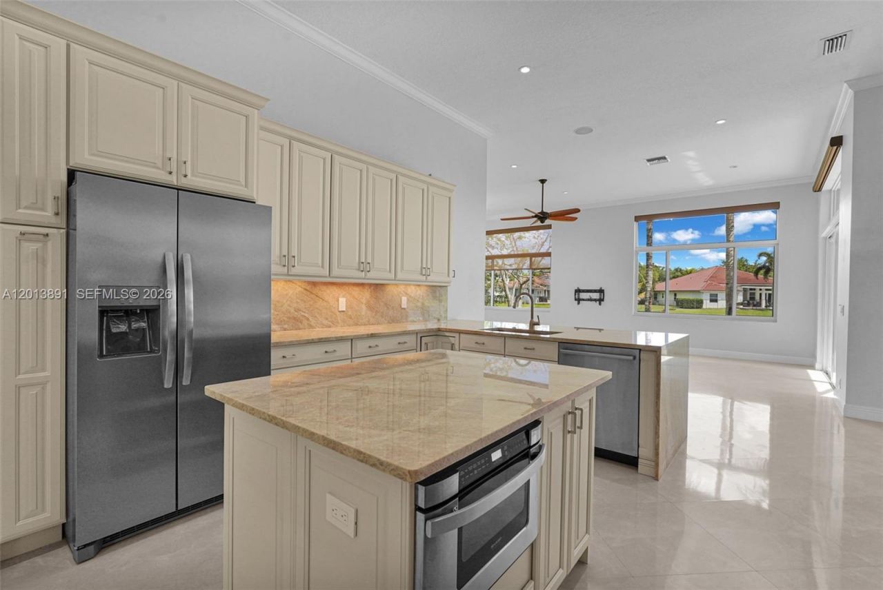 2715 Edgewater Court , Weston, FL 33332 Photo